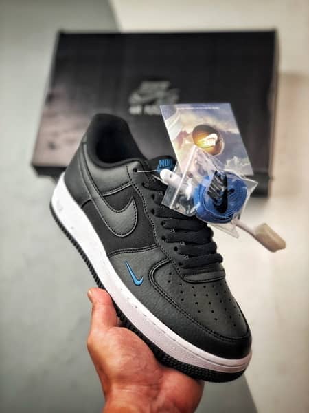 Air Force 1 '07 Low Preto, Branco e Azul