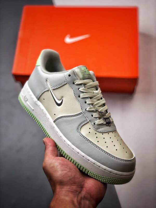 Air Force 1 '07 Low Cinzento Verde Metal Pequeno Gancho