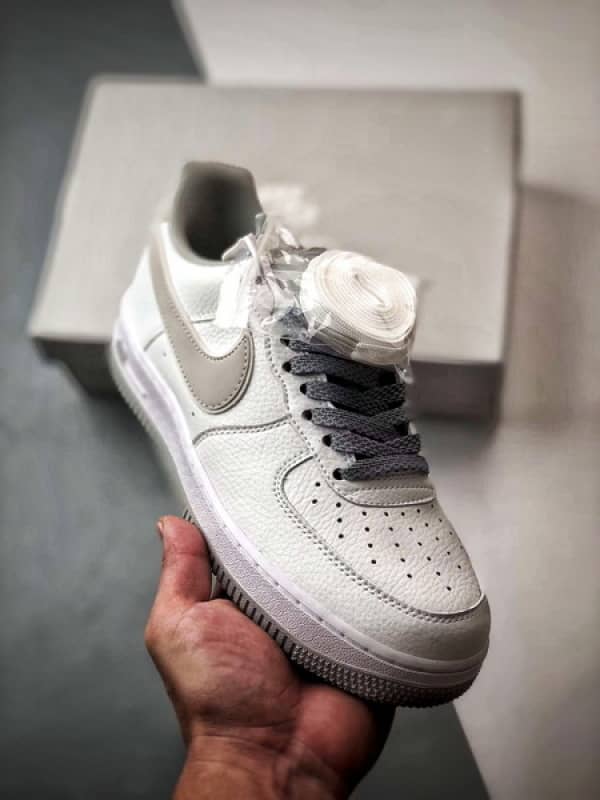 Air Force 1 Low Branco e Cinza Refletivo