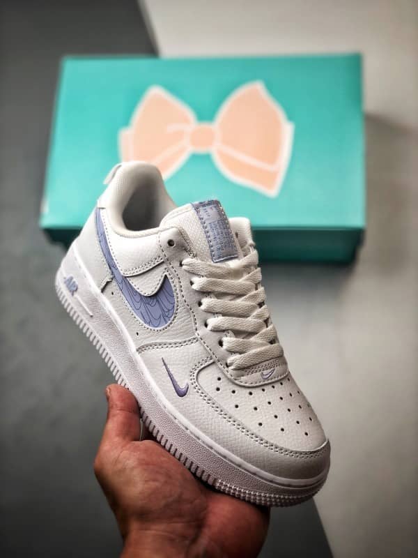 Air Force 1 '07 Low Branco e Roxo com Gancho Grafite