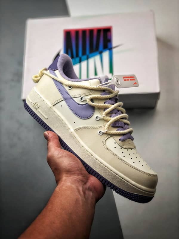 Air Force 1 '07 Low Bege, Roxo e Cordão