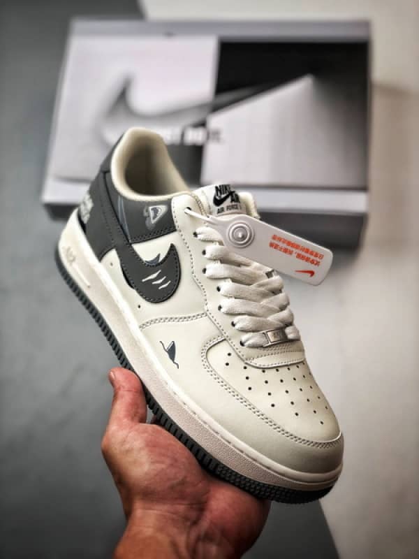 Air Force 1 '07 Low Tema Tubarão Branco e Cinzento