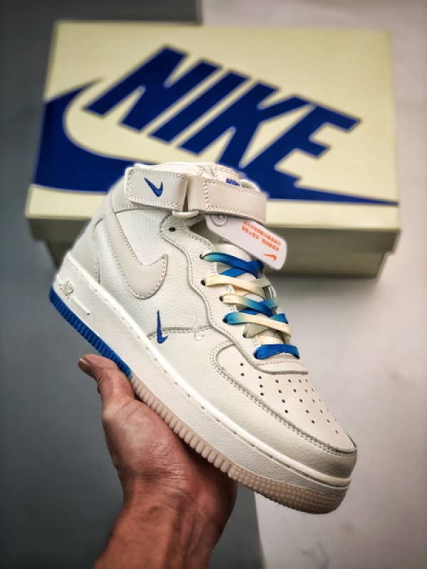 Air Force 1 07 Mid Cordao Branco e Azul Pequeno Gancho