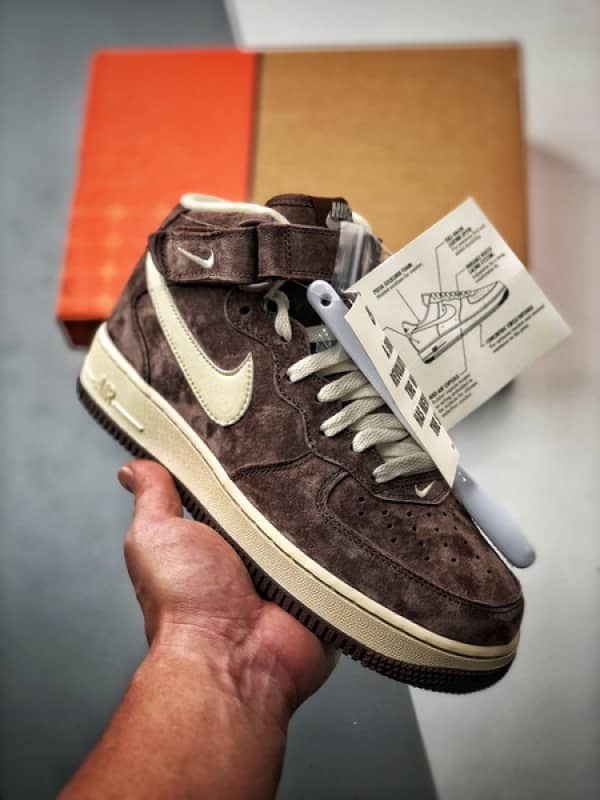Air Force 1 07 Mid Marrom e Castanho Camurca
