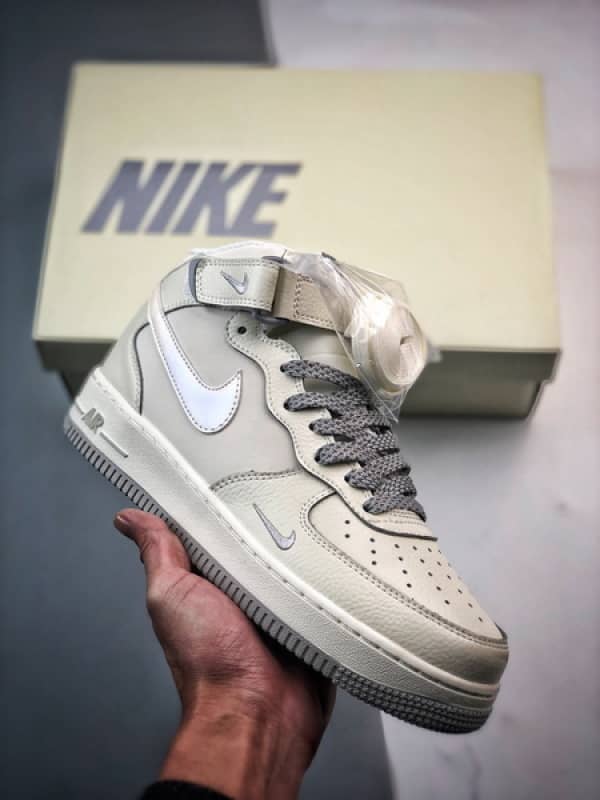Air Force 1 07 Mid Branco e Cinzento