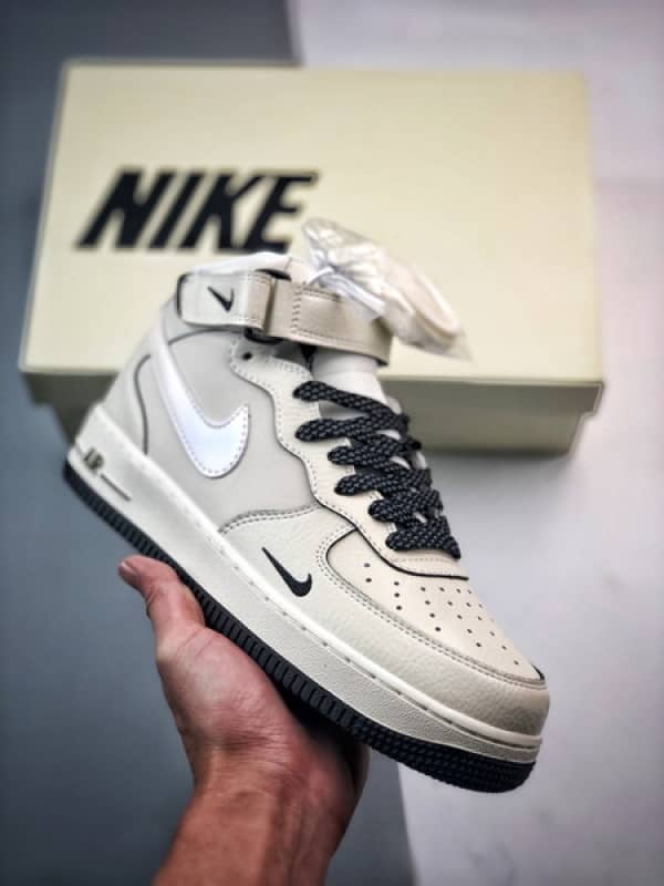 Air Force 1 07 Mid Branco e Preto