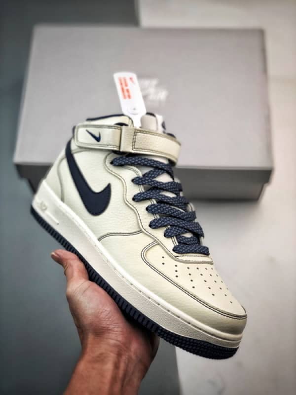 Air Force 1 07 Mid Bege e Azul Escuro3M