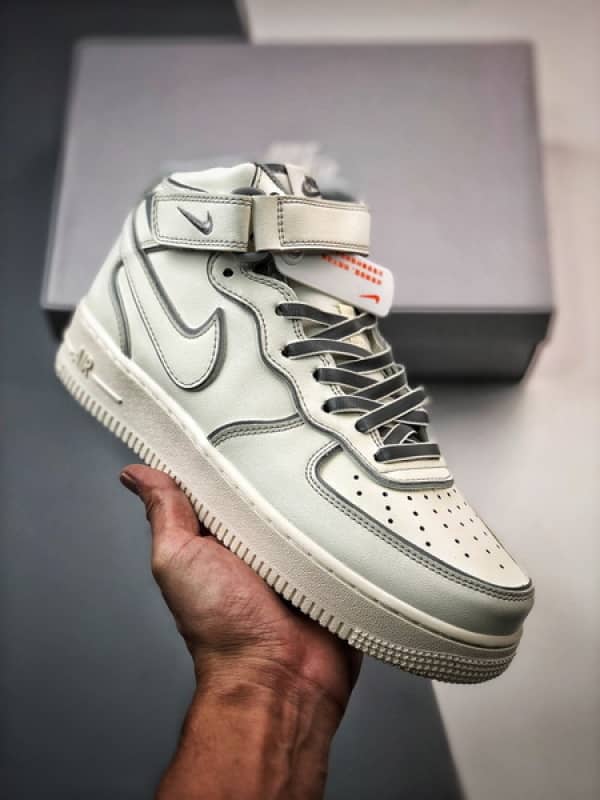 Air Force 1 07 Mid Bege e Branco Demonio da Noite