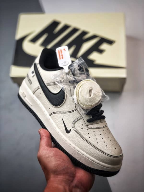 Air Force 1 Low Cinco Listras Cadarços Grossos Marfim e Preto