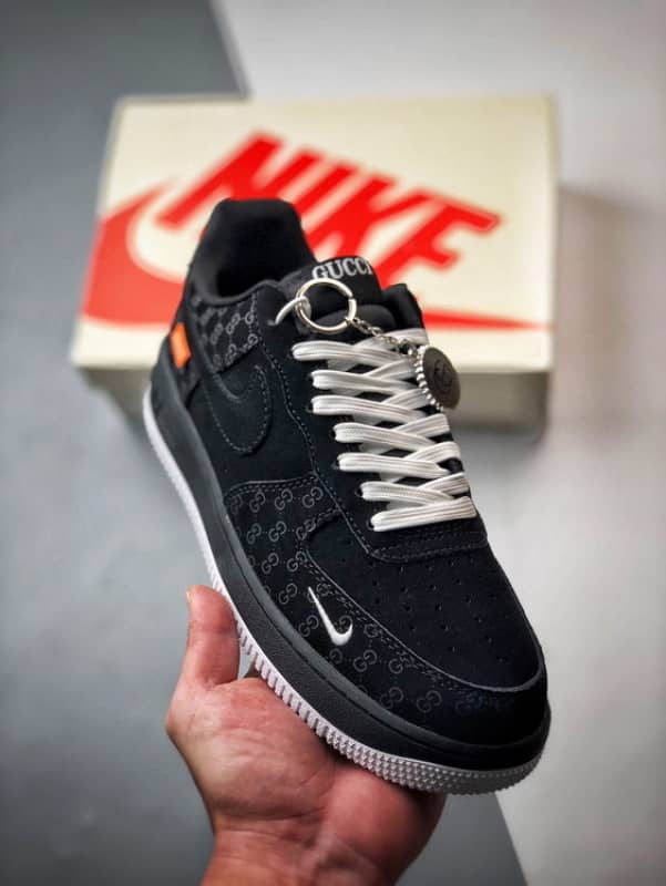 Nike Air Force 1 Low Gucci Camurça Preta