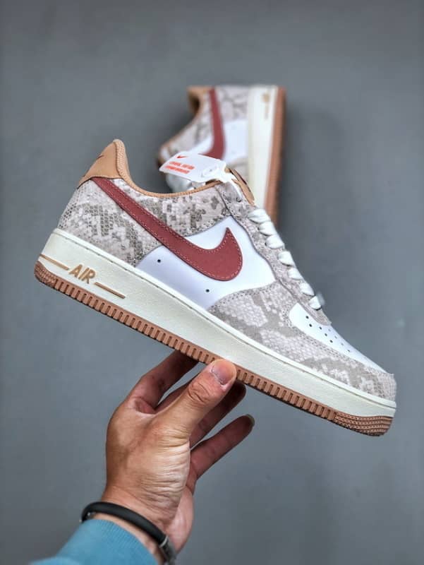 Air Force 1 Low Ano da Cobra Branco e Castanho