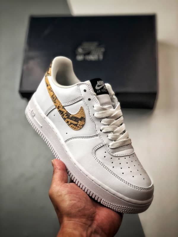 Air Force 1 Low Retro Branco e Amarelo Snake Hook