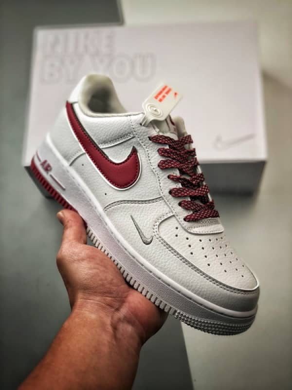 Air Force 1 Low _By You_ Branco e Vermelho Reflexo