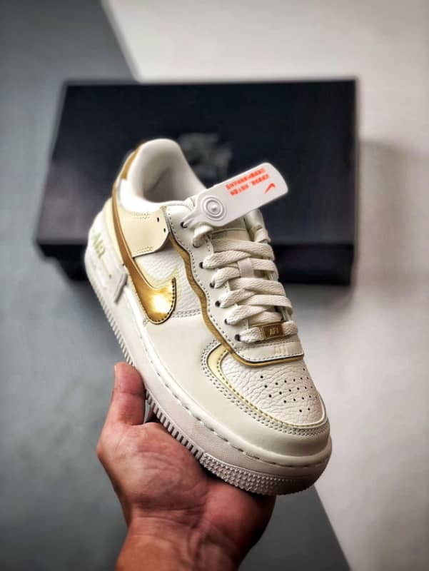 Air Force 1 Shadow Bege Branco e Dourado