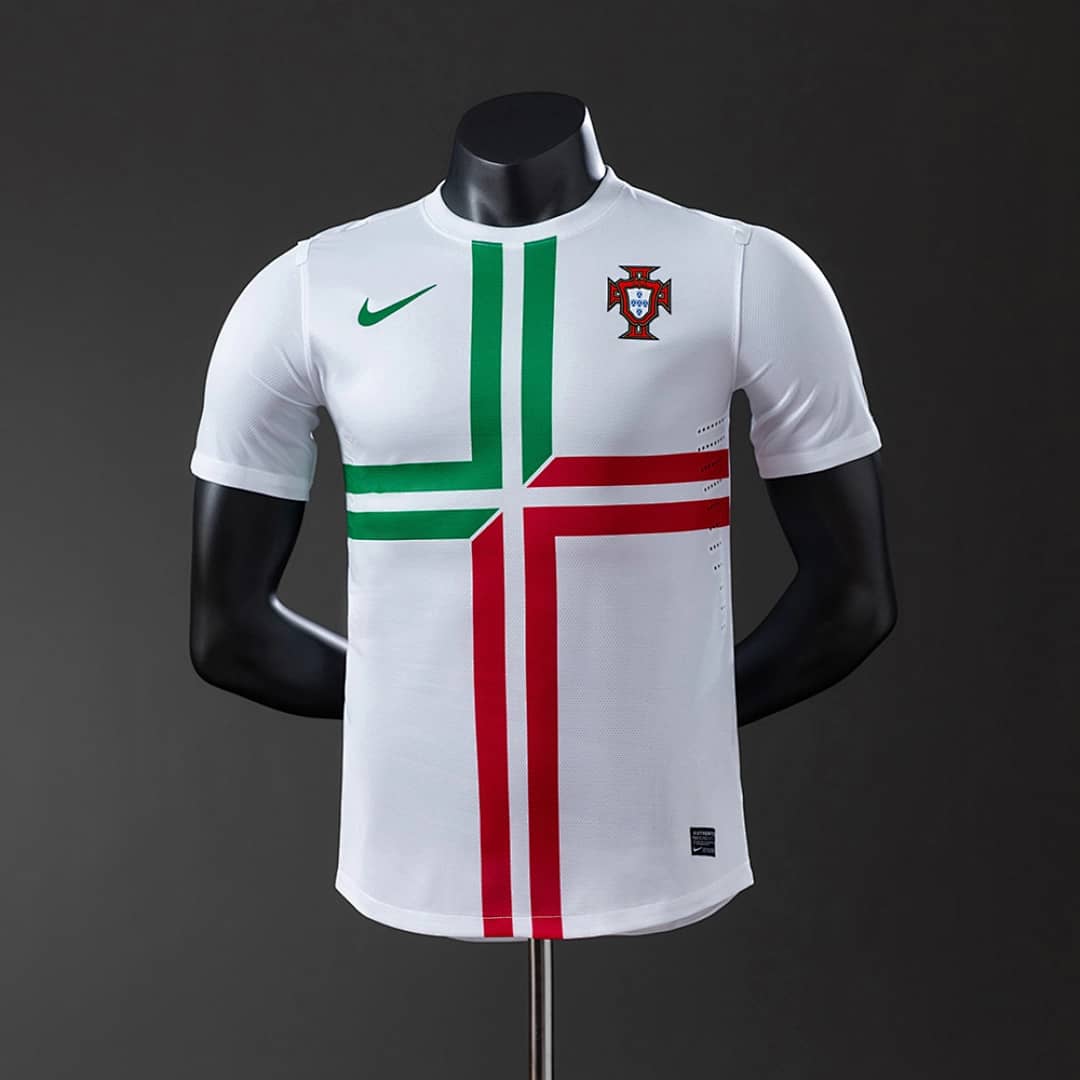 Camisola Alternativa de Portugal 2012 (Retro, Versao Jogador)
