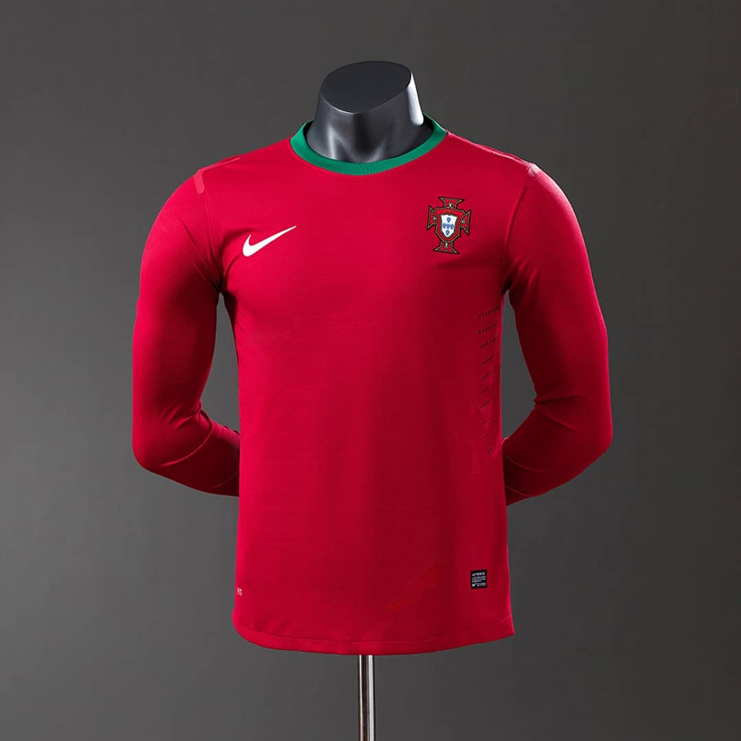 Camisola Principal de Portugal 2012 (Retro, Versao Jogador, Manga Longa)
