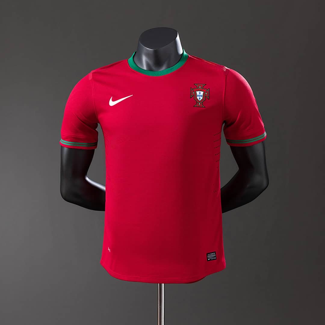 Camisola Principal de Portugal 2012 (Retro, Versao Jogador)