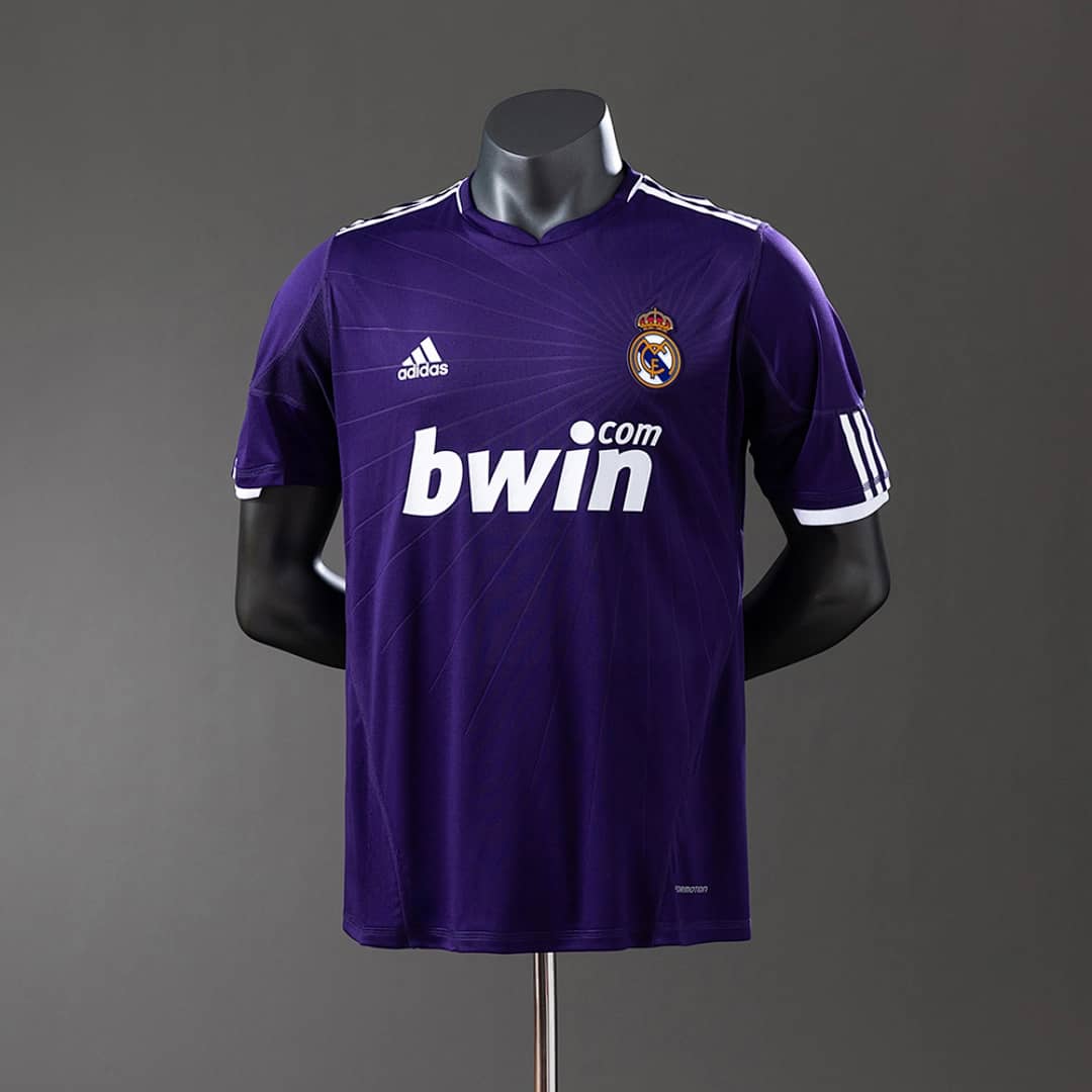 Camisola Terceira do Real Madrid 2010/2011 (Retro, Versao Jogador)