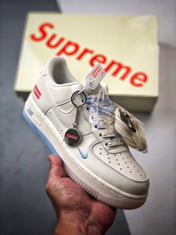 Sup x Air Force 1 Low Off-White e Azul 3M