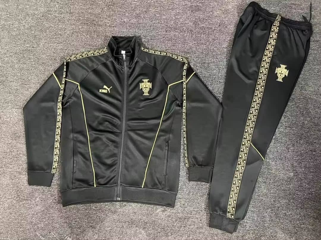 Fato de Treino Seleção Portugal 2026 Preto e Dourado Fecho Completo