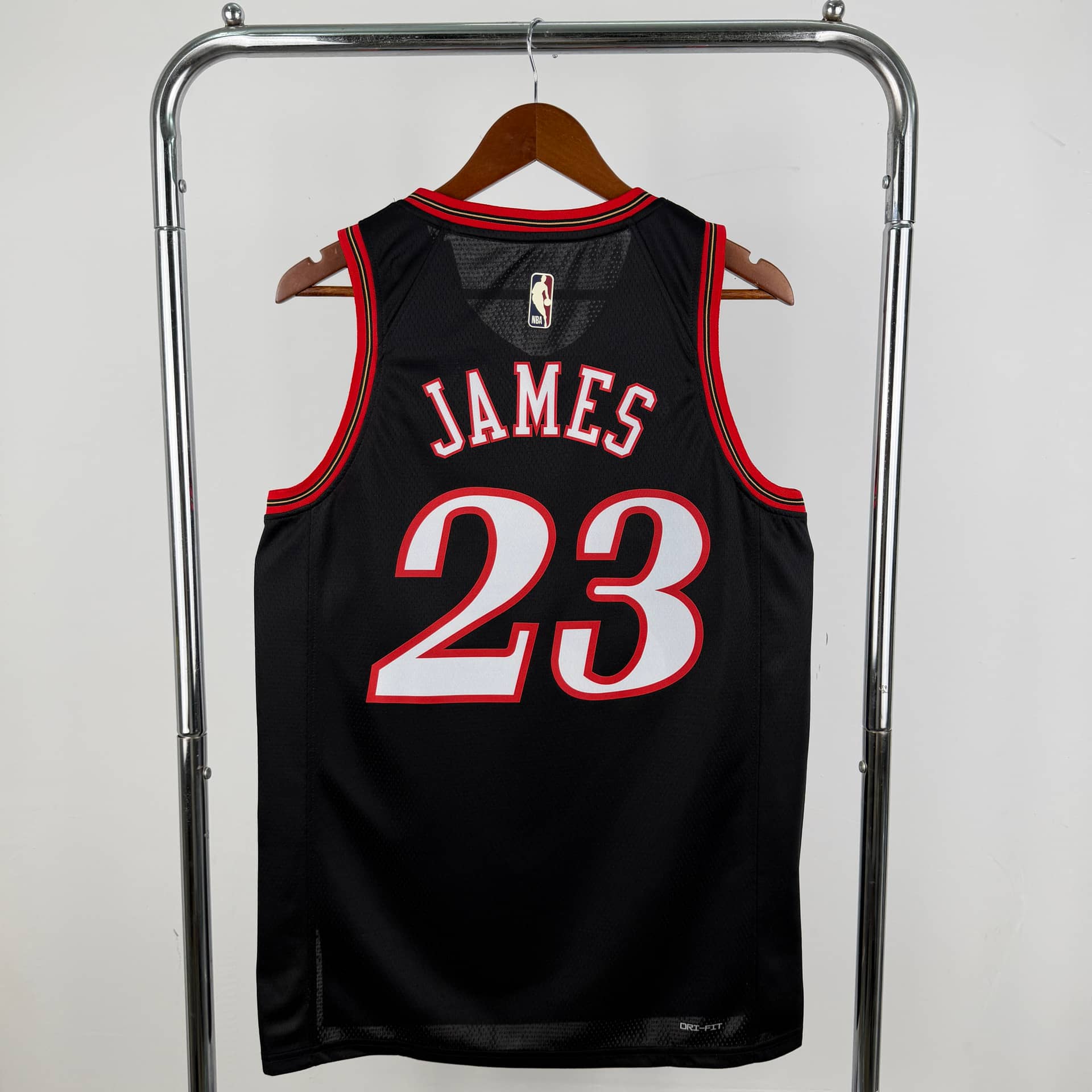 Camisola NBA Philadelphia 76ers Classic Edition Preta 2025/26 - LeBron James #23