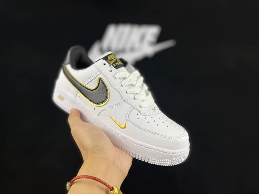 Air Force 1 Low Duplo Swoosh Branco Preto Dourado