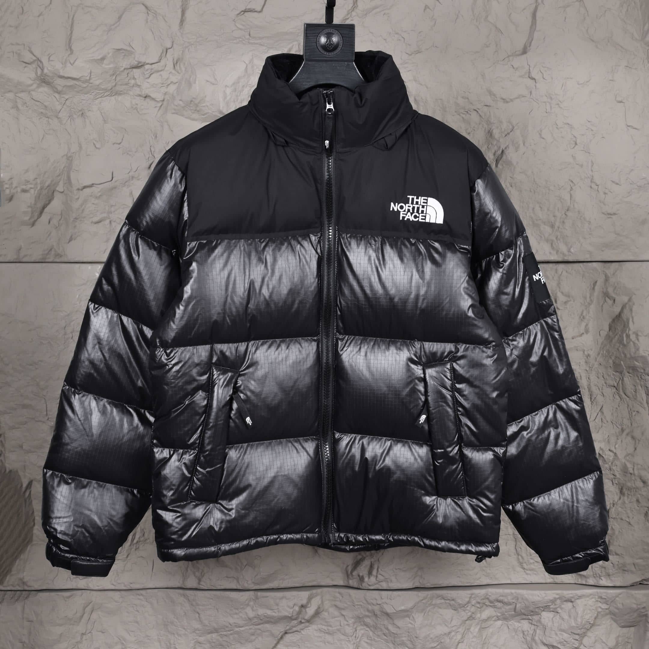 The North Face classic 700 preto brilhante