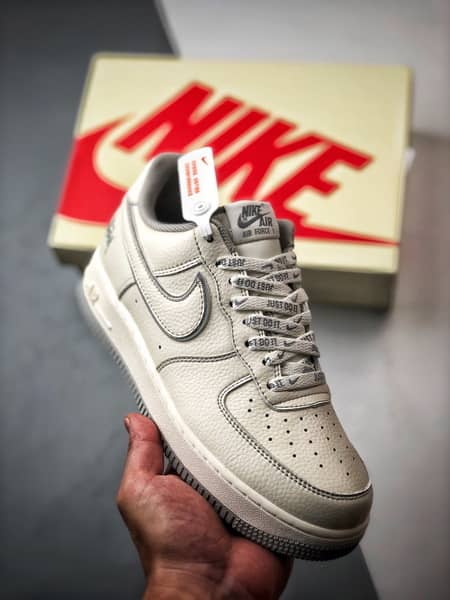 Stussy x Air Force 1 Low Bege e Cinza