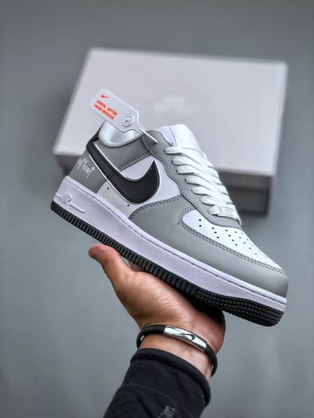 Air Force 1 Low Básico Cinza