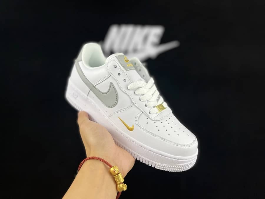 Air Force 1 Low Mini Swoosh Branco Cinza