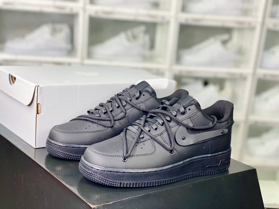 Nike All Black Samurai