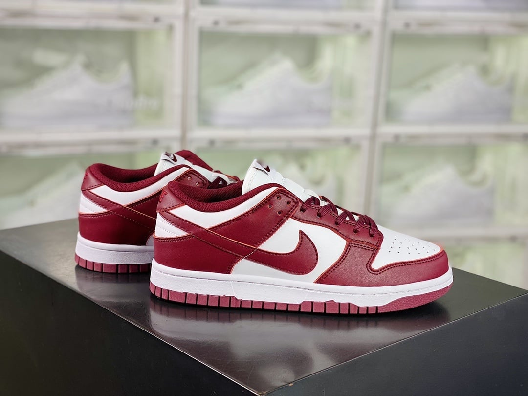 NK Dunk Low St. John University Vermelho Vinho