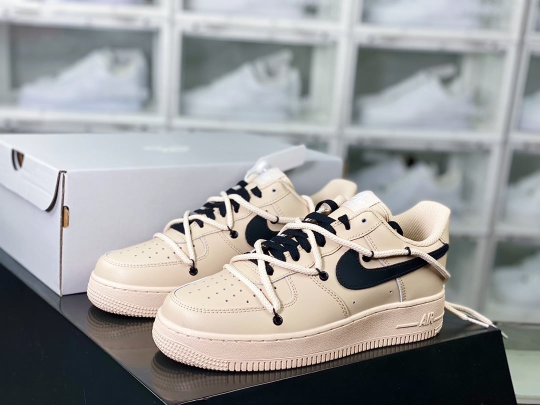 Nike Caramel Amarelo e Preto Cordões