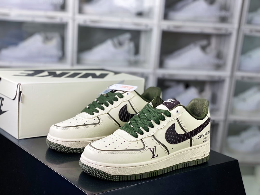 Nike Creme com Estampa LV Verde e Preta