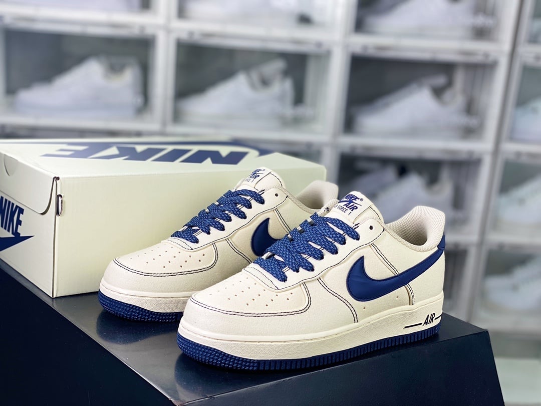 Nike Canvas Creme e Azul Marinho Reflective
