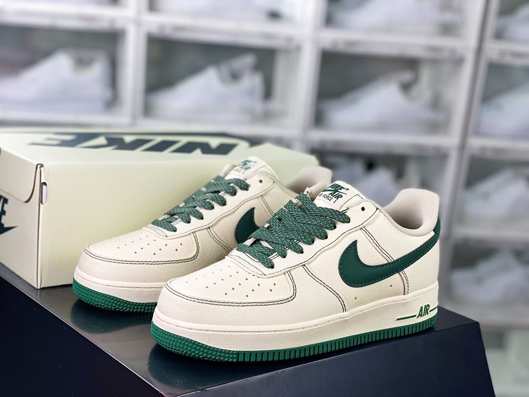 Nike Canvas Creme e Verde Escuro Reflective