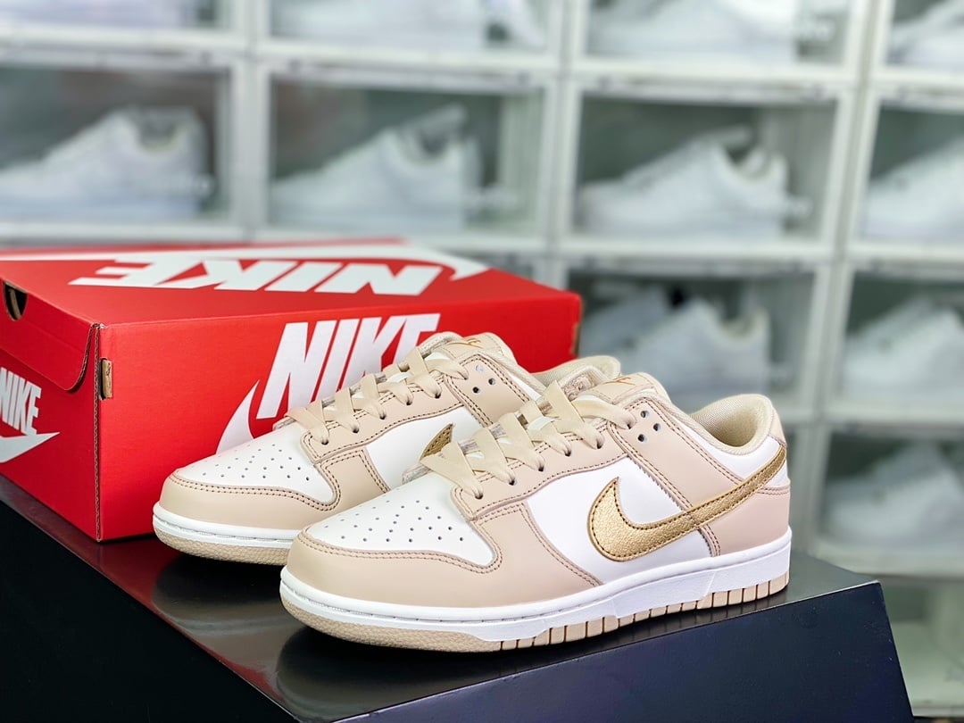 NK Dunk Low Alperce, Branco e Dourado