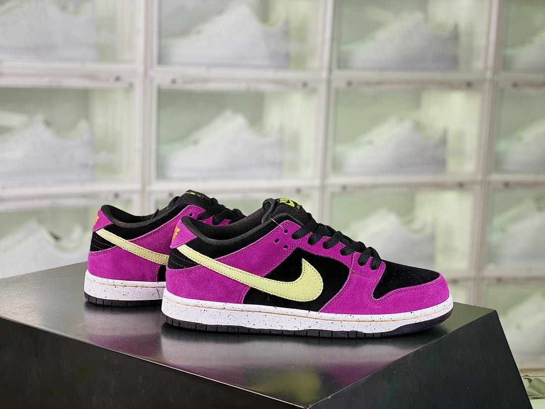 NK Dunk Low Plum Red