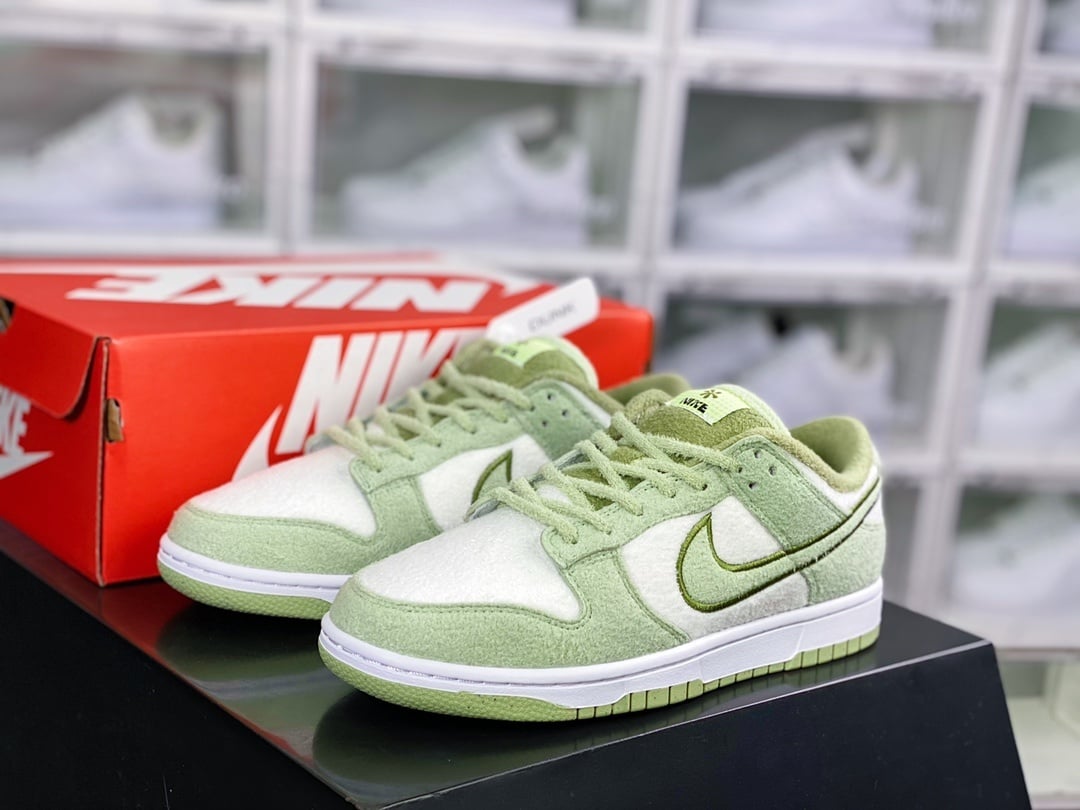 NK Dunk Low Pelúcia Verde Claro Branco