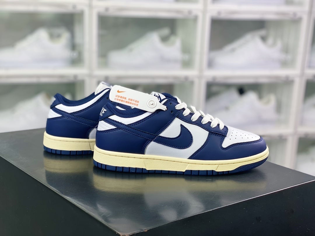 NK Dunk Low Branco e Marinho