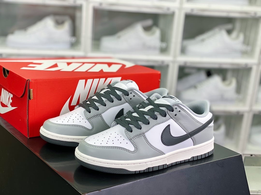 NK Dunk Low Branco Cinza Efeito Envelhecido