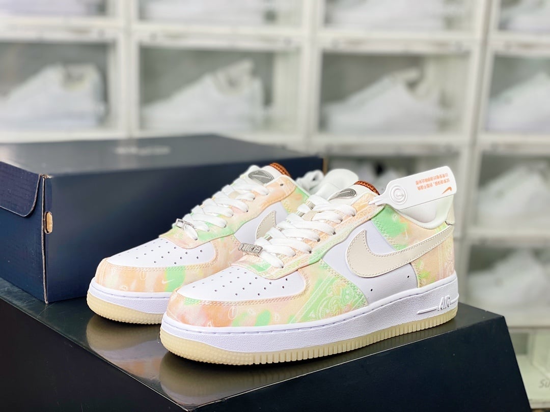Nike Tie-Dye Branco Colorido Paisley
