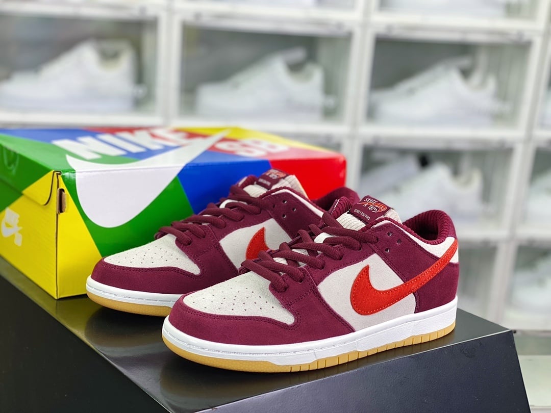 NK Dunk Low Branco Roxo Vermelho