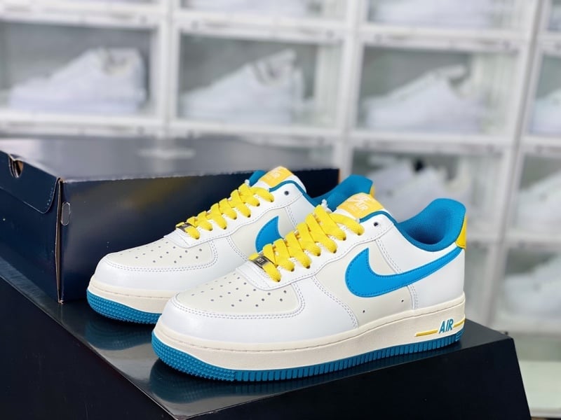 Nike Air Force 1 Branco/Amarelo com Swoosh Azul