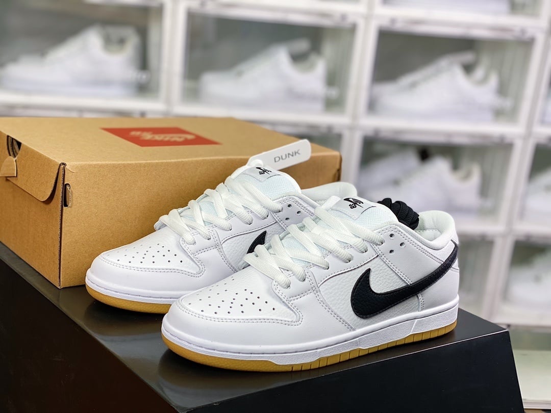 NK Dunk Low Branco Preto Laranja Logo
