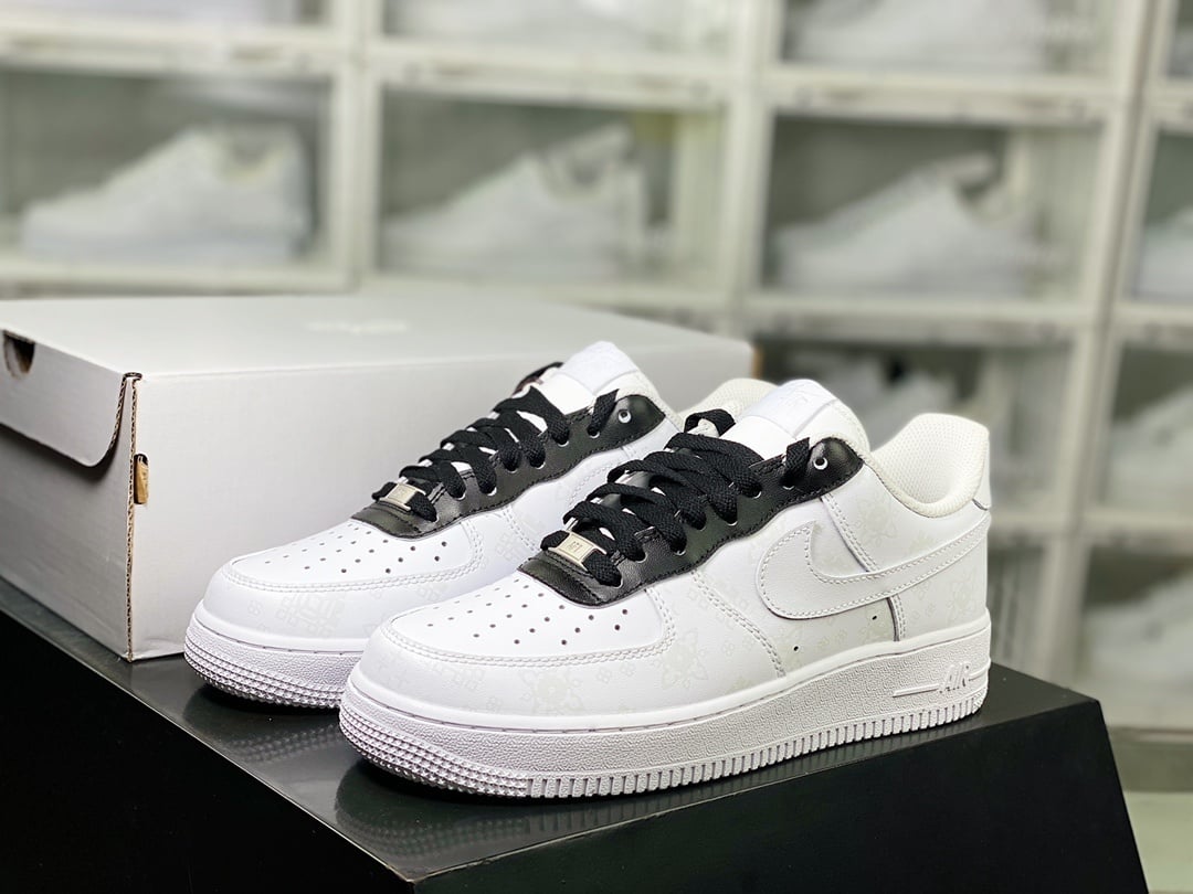 Nike Seda Branco, Preto e Cinza