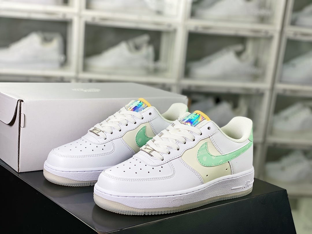 Nike Leather Branco e Creme Paisley