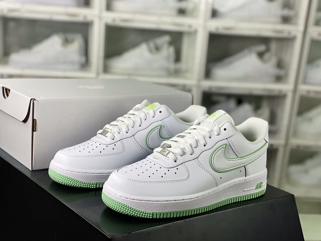 Nike Leather Branco e Menta com Hook Sobreposto