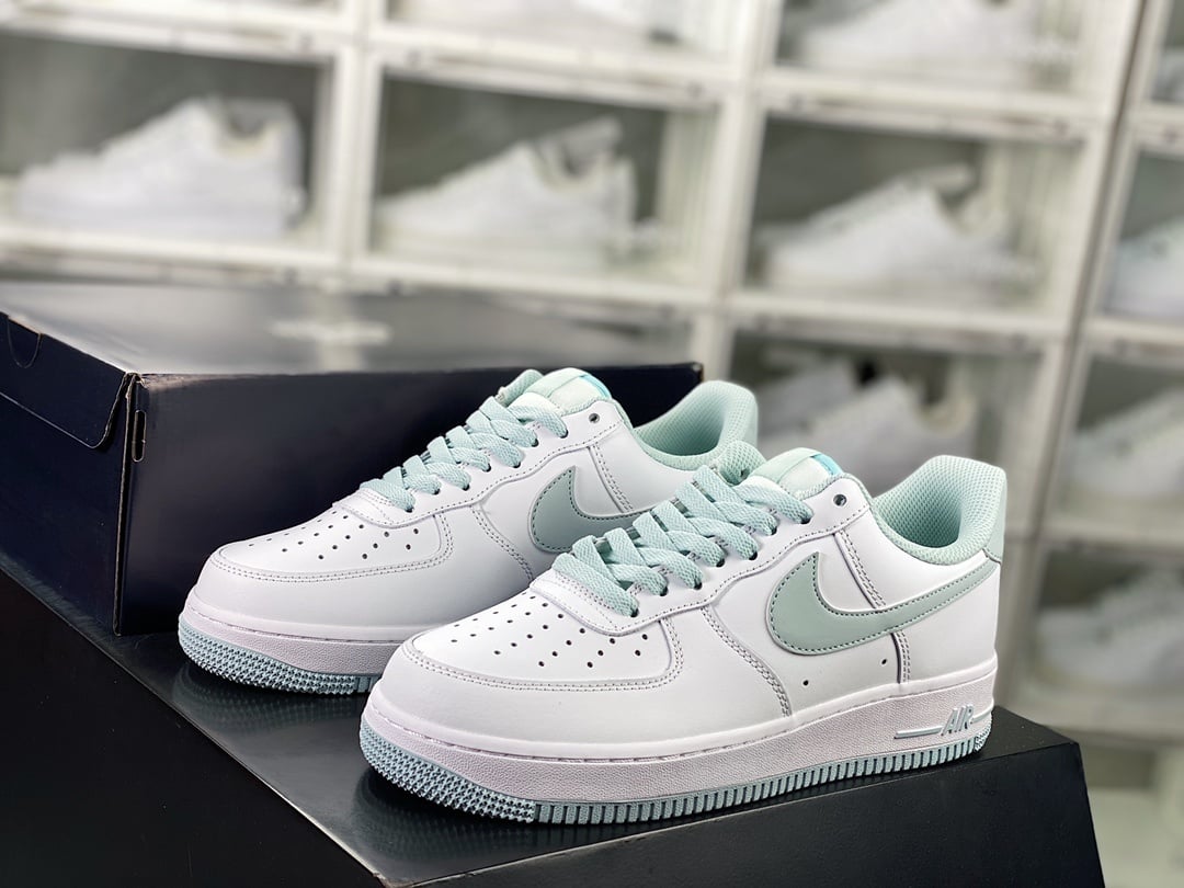 Nike Leather Branco, Baunilha e Menta Reflective