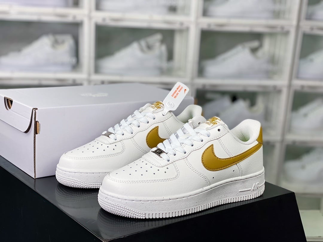 Nike Leather Creme e Bronze Hook